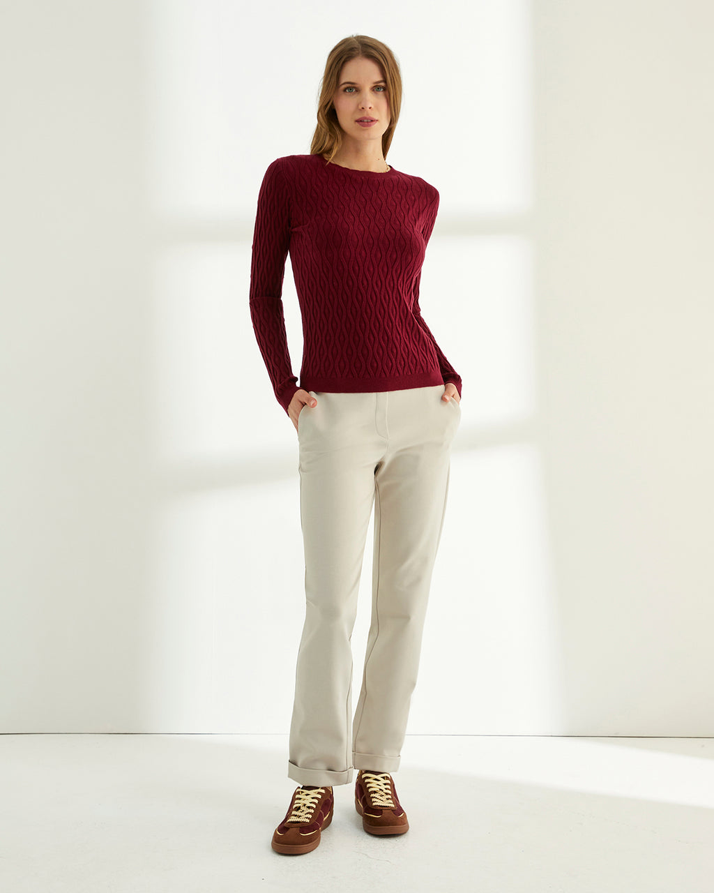 Jersey de mujer entallado cuello redondo