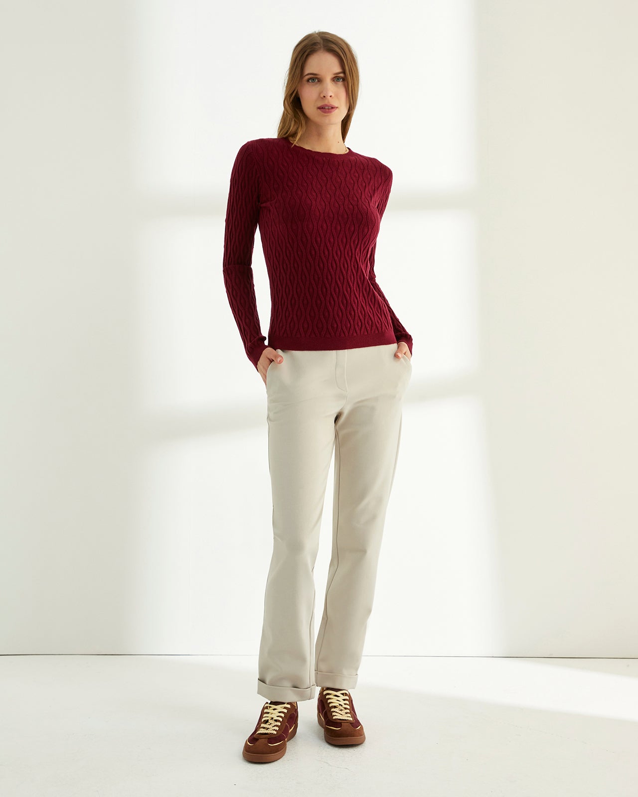 Jersey de mujer entallado cuello redondo