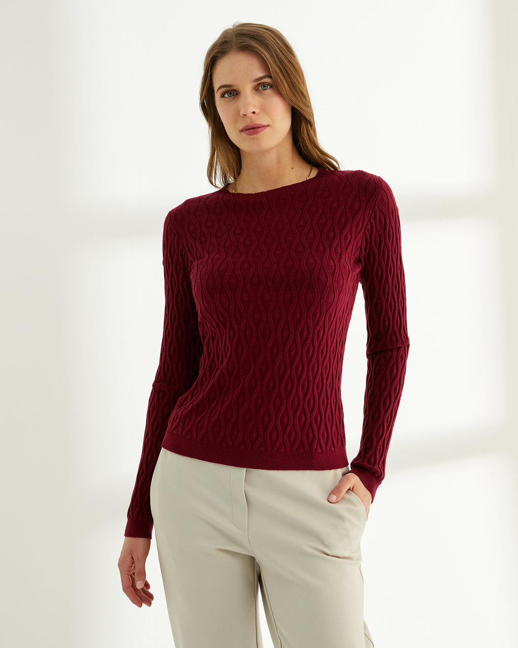 Jersey de mujer entallado cuello redondo