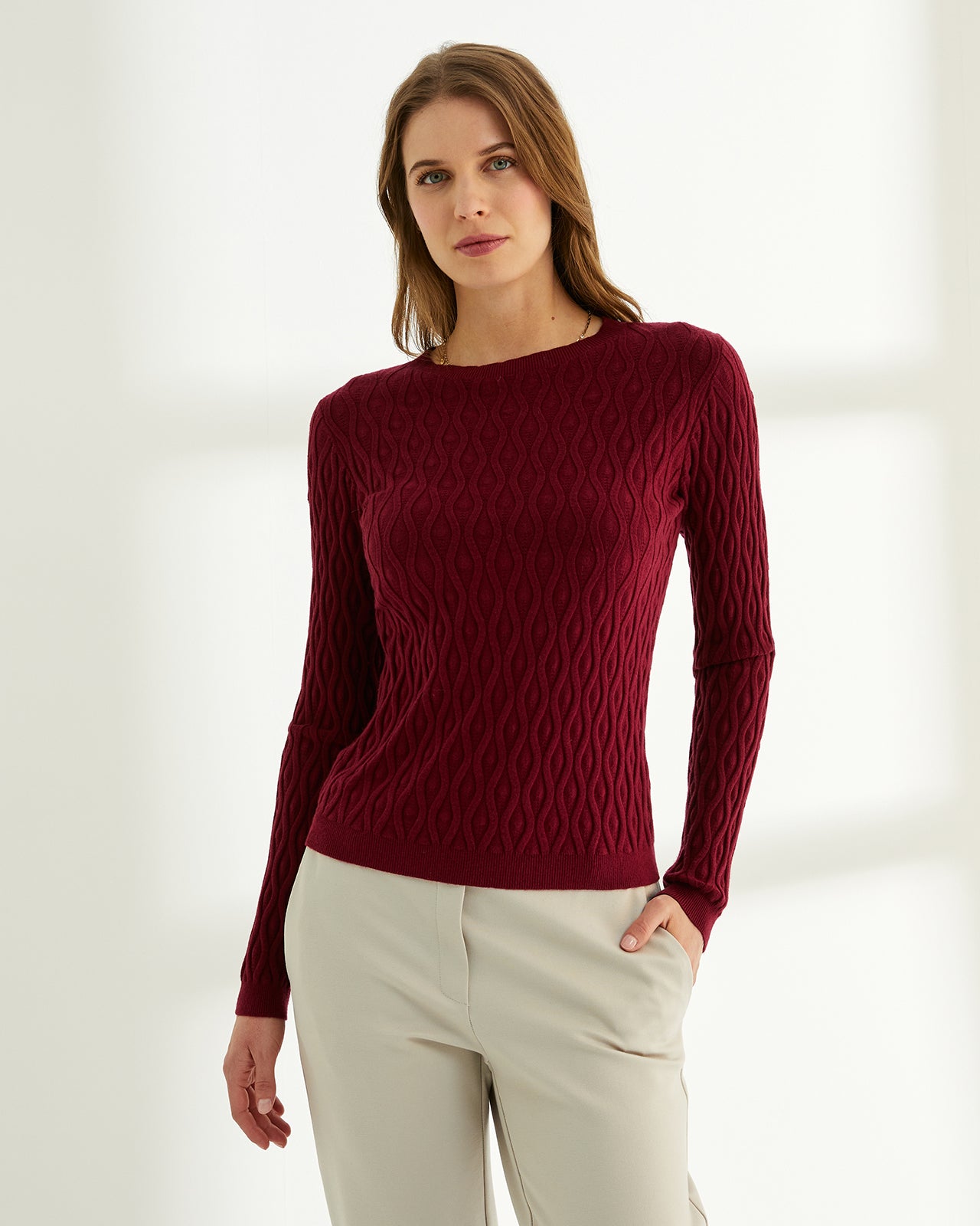 Jersey de mujer entallado cuello redondo