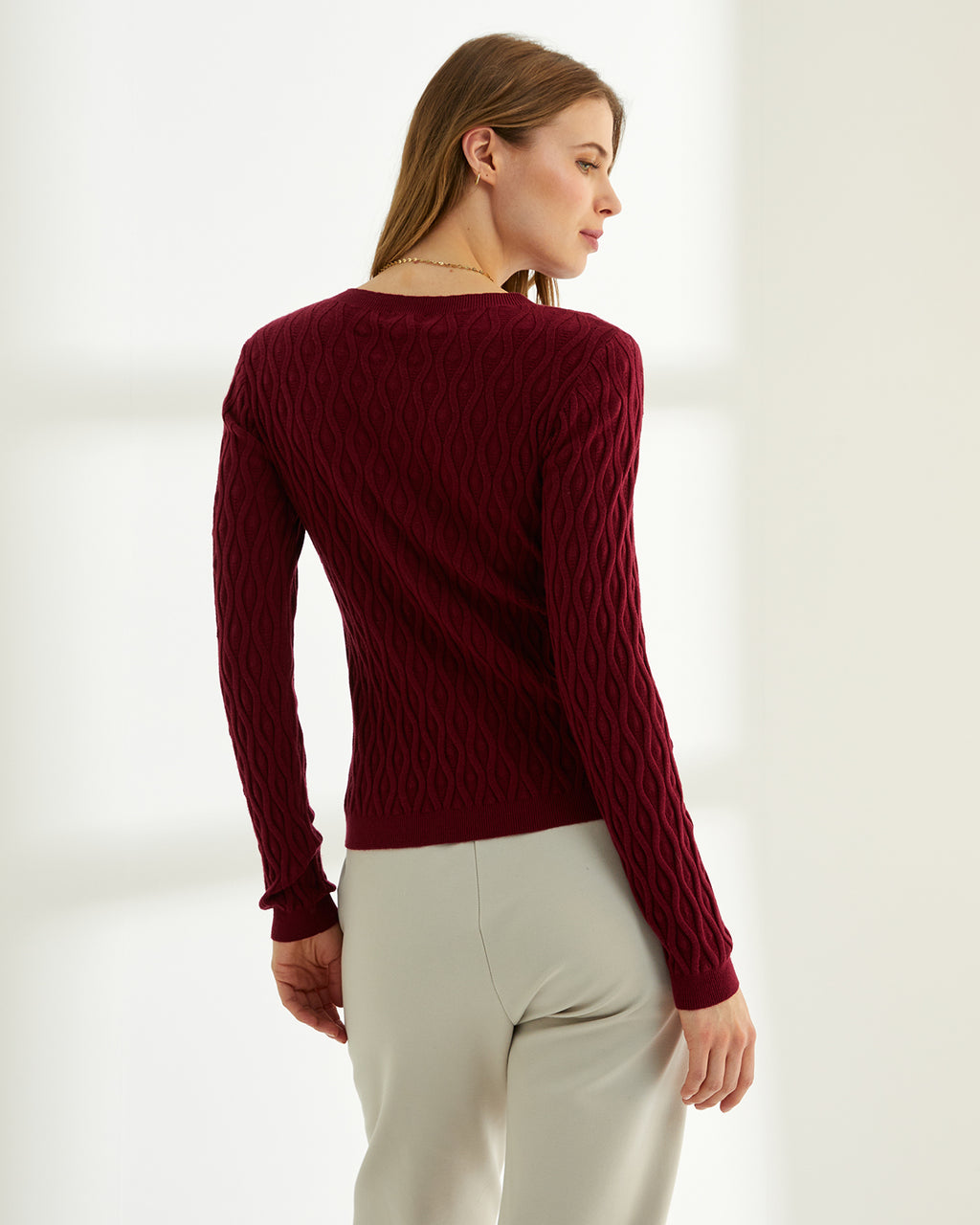 Jersey de mujer entallado cuello redondo