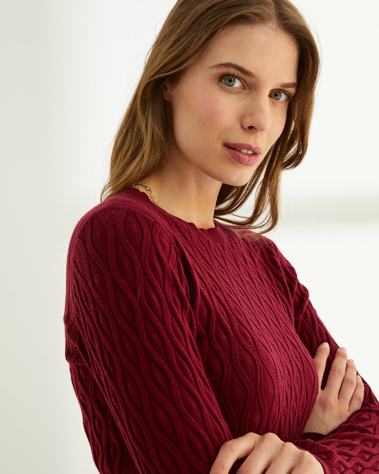 Jersey de mujer entallado cuello redondo
