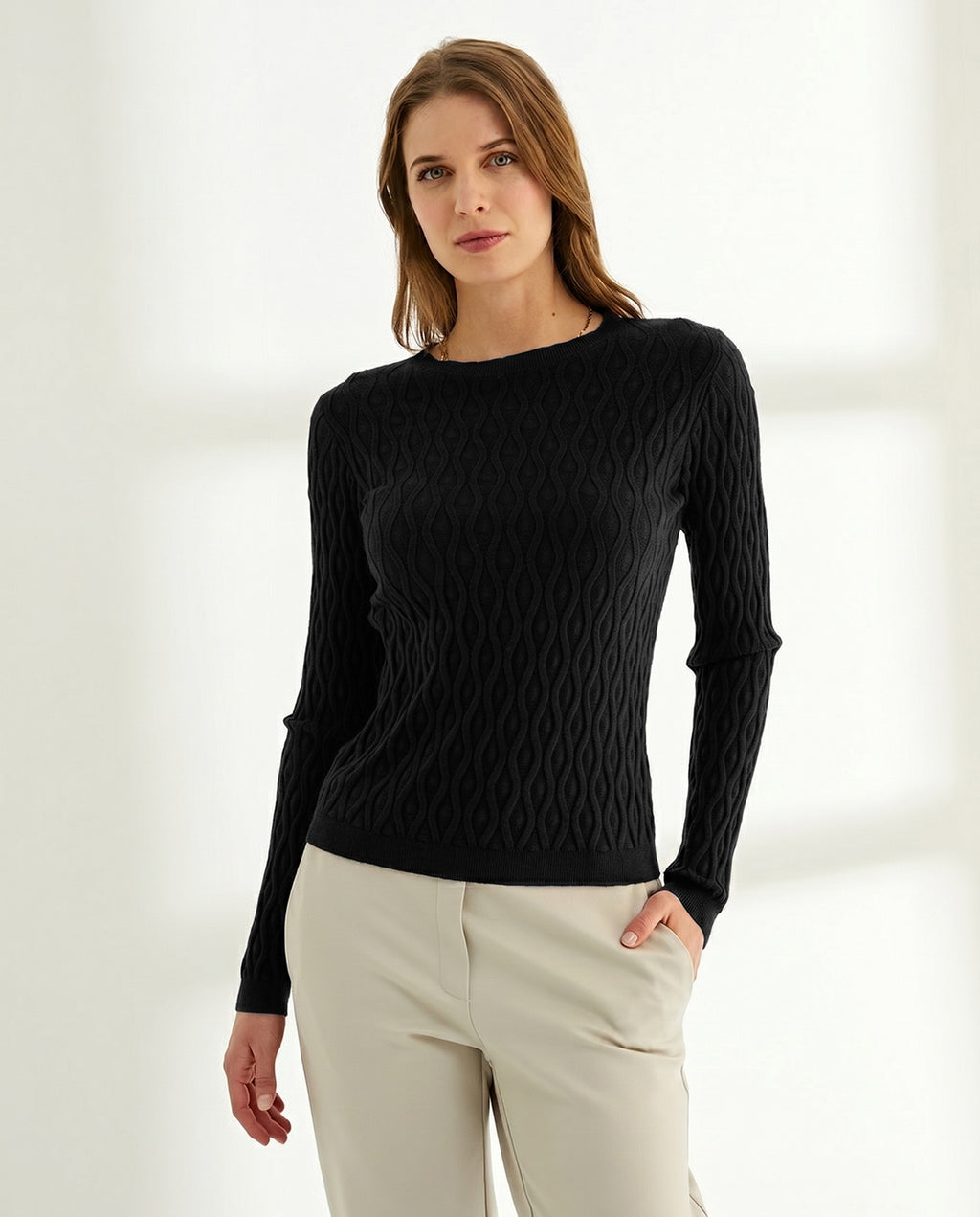 Jersey de mujer entallado cuello redondo