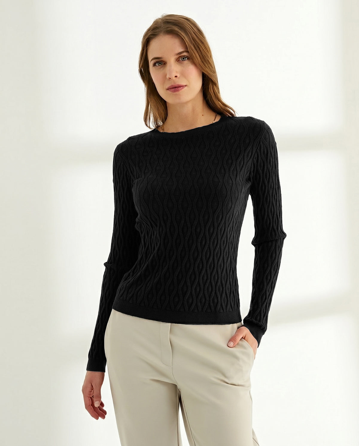 Jersey de mujer entallado cuello redondo