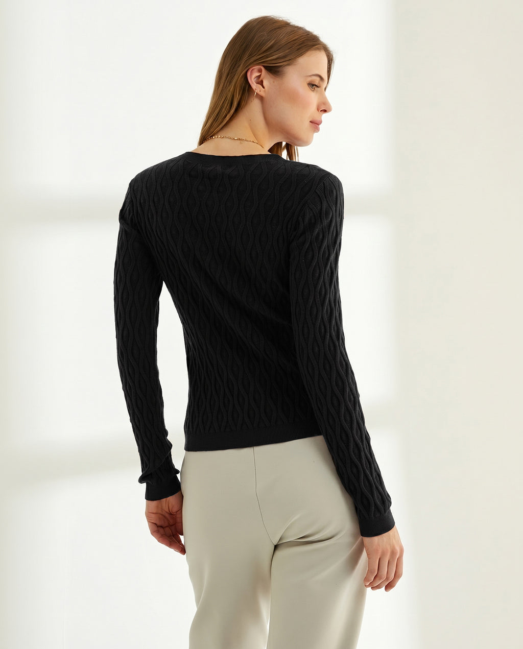 Jersey de mujer entallado cuello redondo
