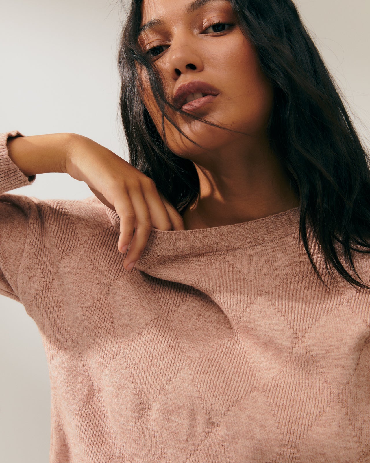 Women's fancy knit sweater with round neck and long sleeves