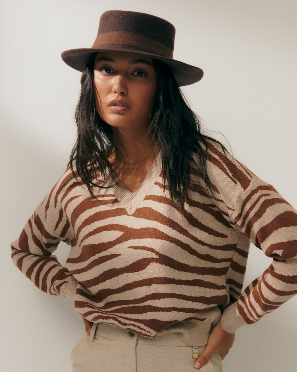 Jersey de mujer estampado animal print cuello pico