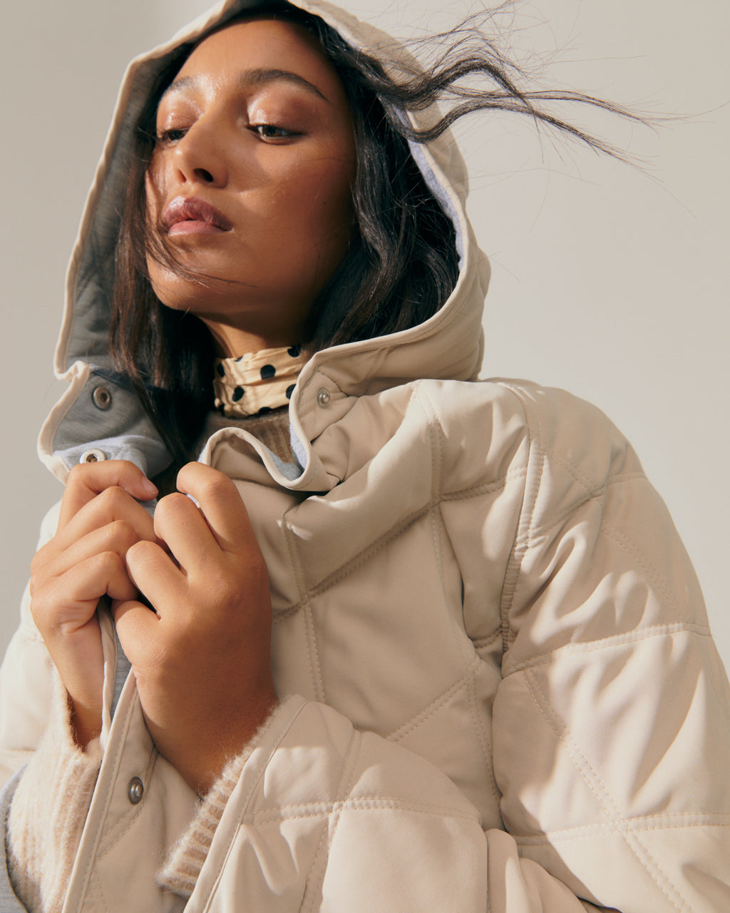 Parka de mujer acolchada con capucha