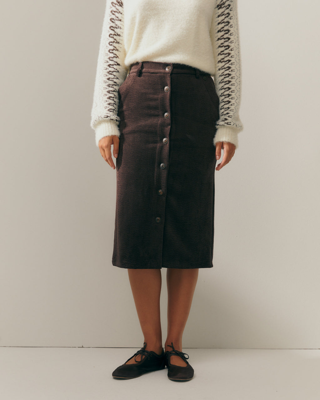 Falda midi de pana con abotonadura central