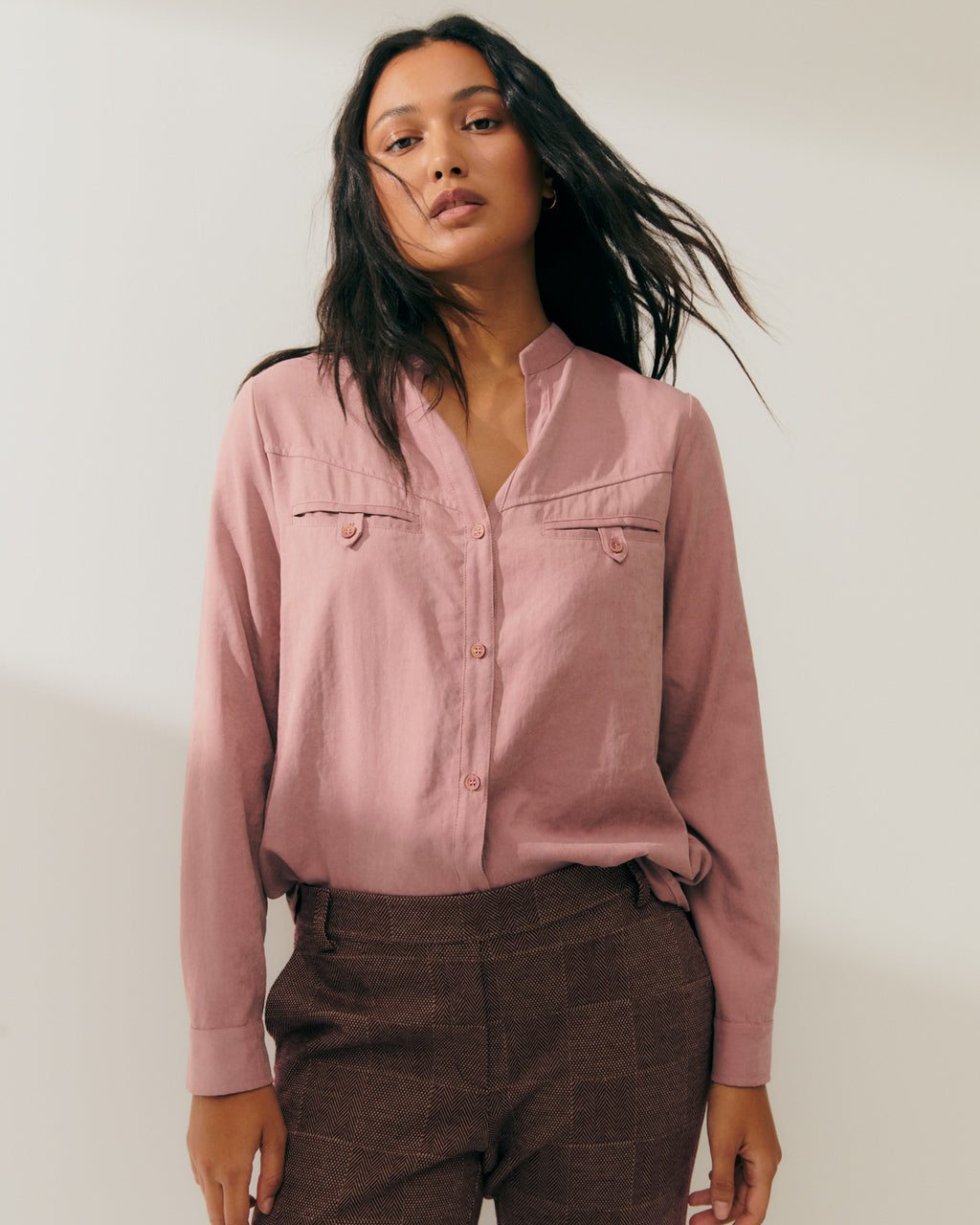 Camisa de mujer manga larga cuello mao forma pico