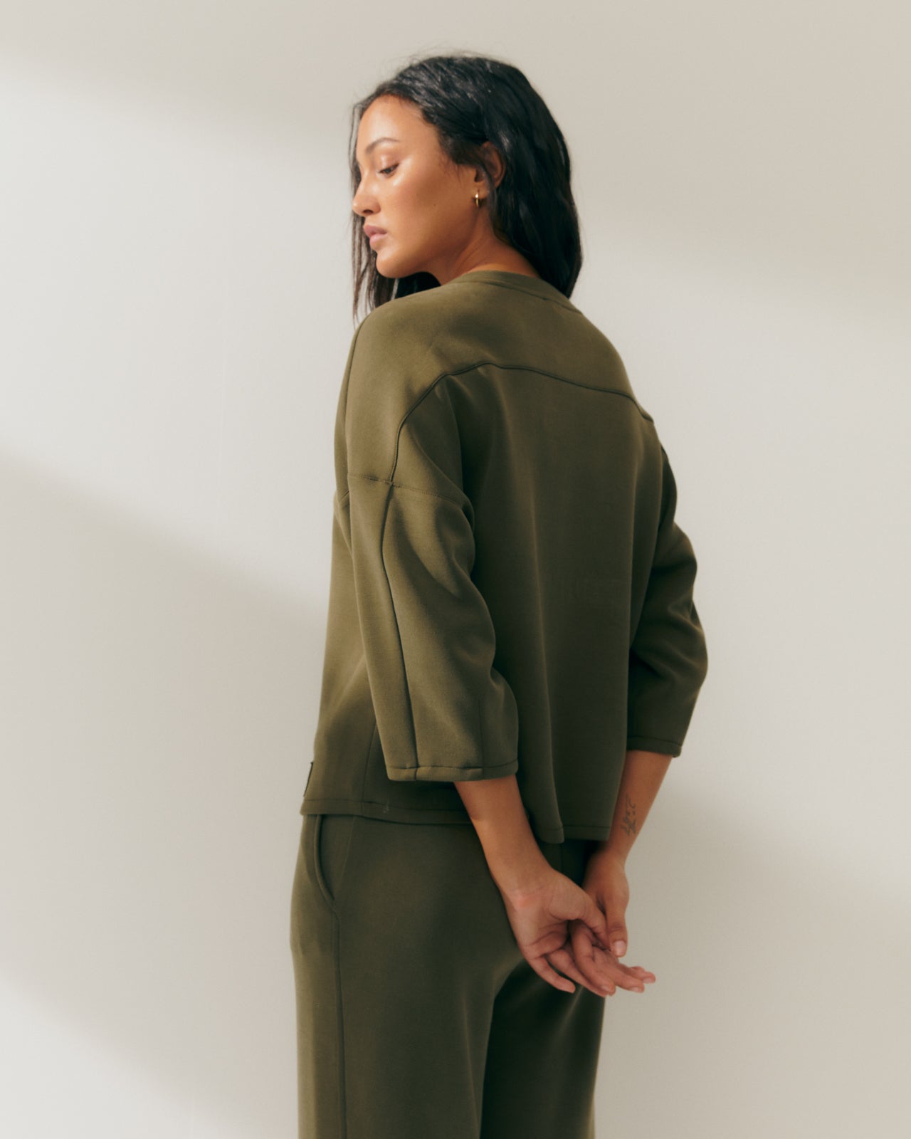 Women's round neck sweatshirt with French sleeves