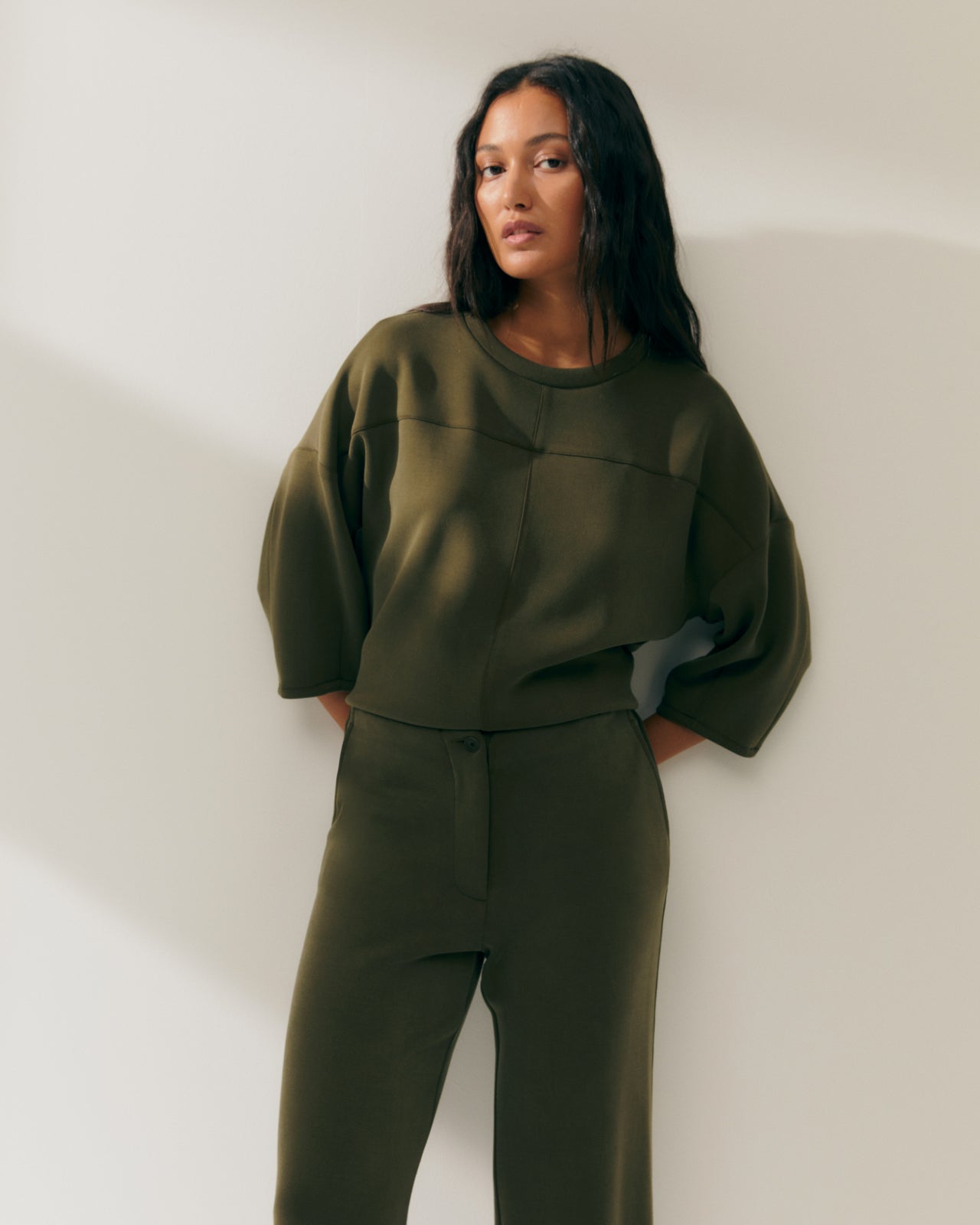 Women's wide-leg knit trousers with elastic waistband