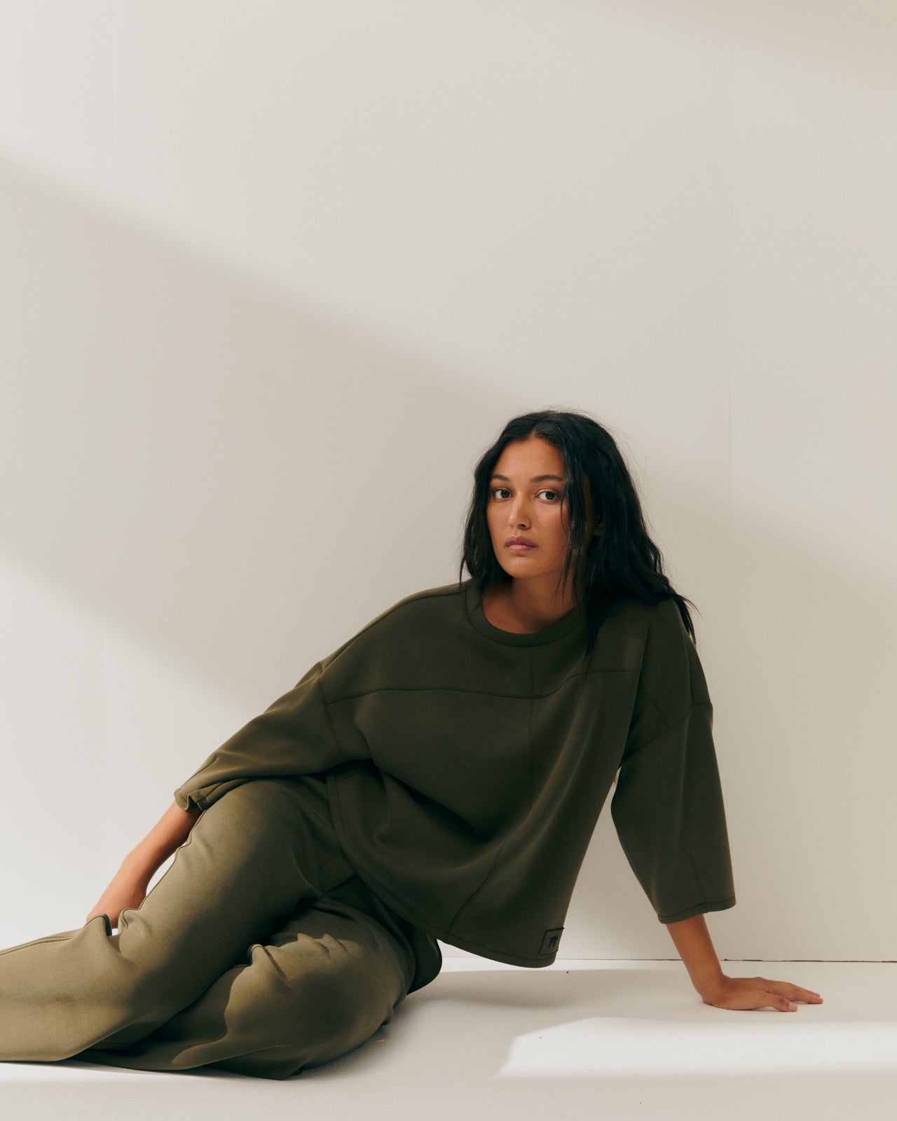 Women's round neck sweatshirt with French sleeves
