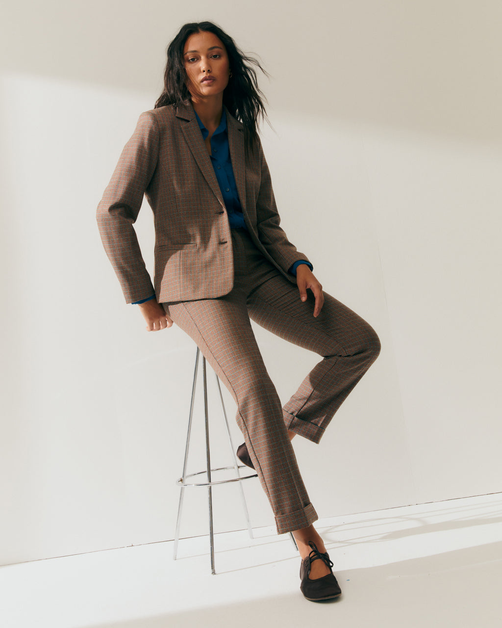 Pantalón recto de mujer estampado cuadros