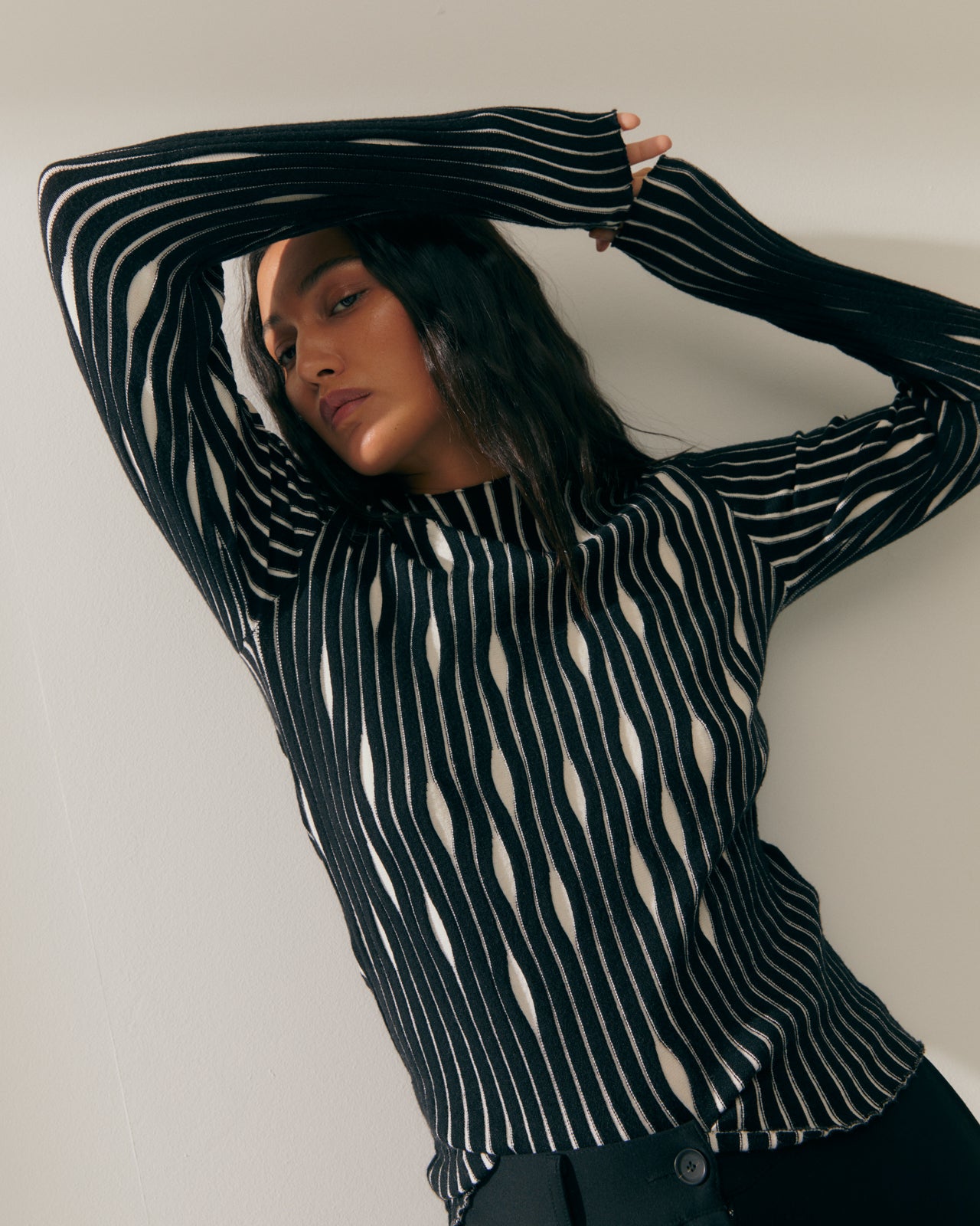 Women's two-tone fantasy knit round-neck sweater