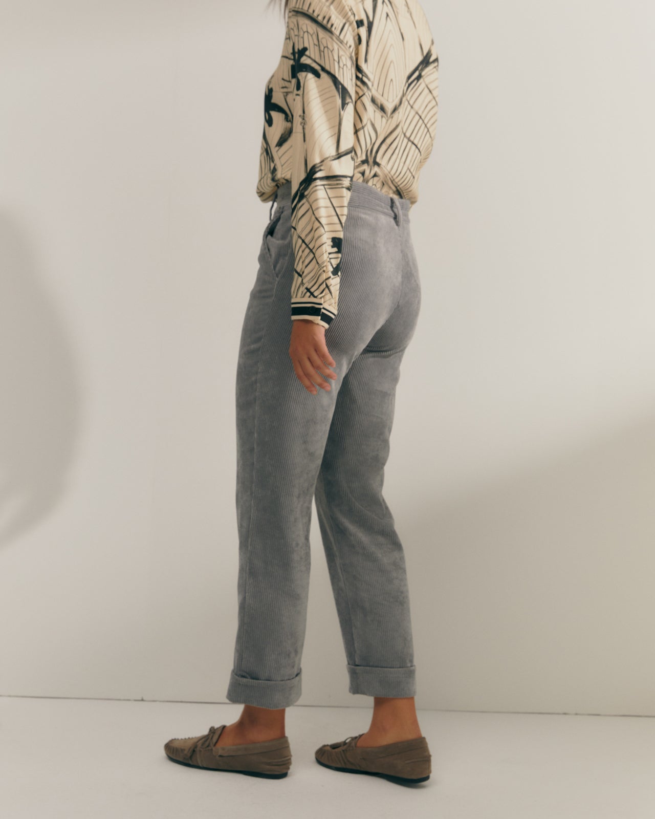 Women's straight corduroy pants with elastic waistband