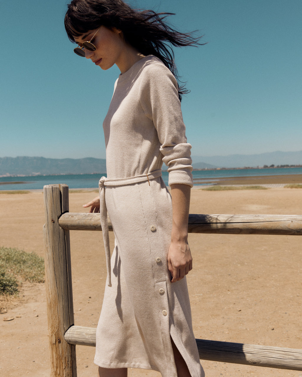 Vestido de punto manga larga cuello redondo y cinturón