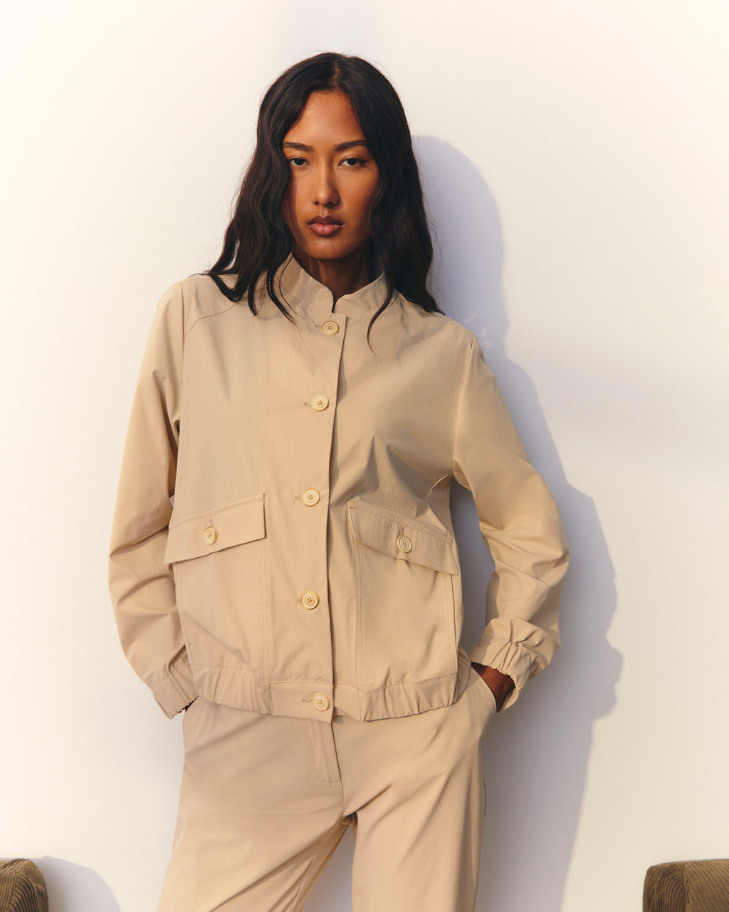 Chaqueta mujer tipo bomber tejido técnico