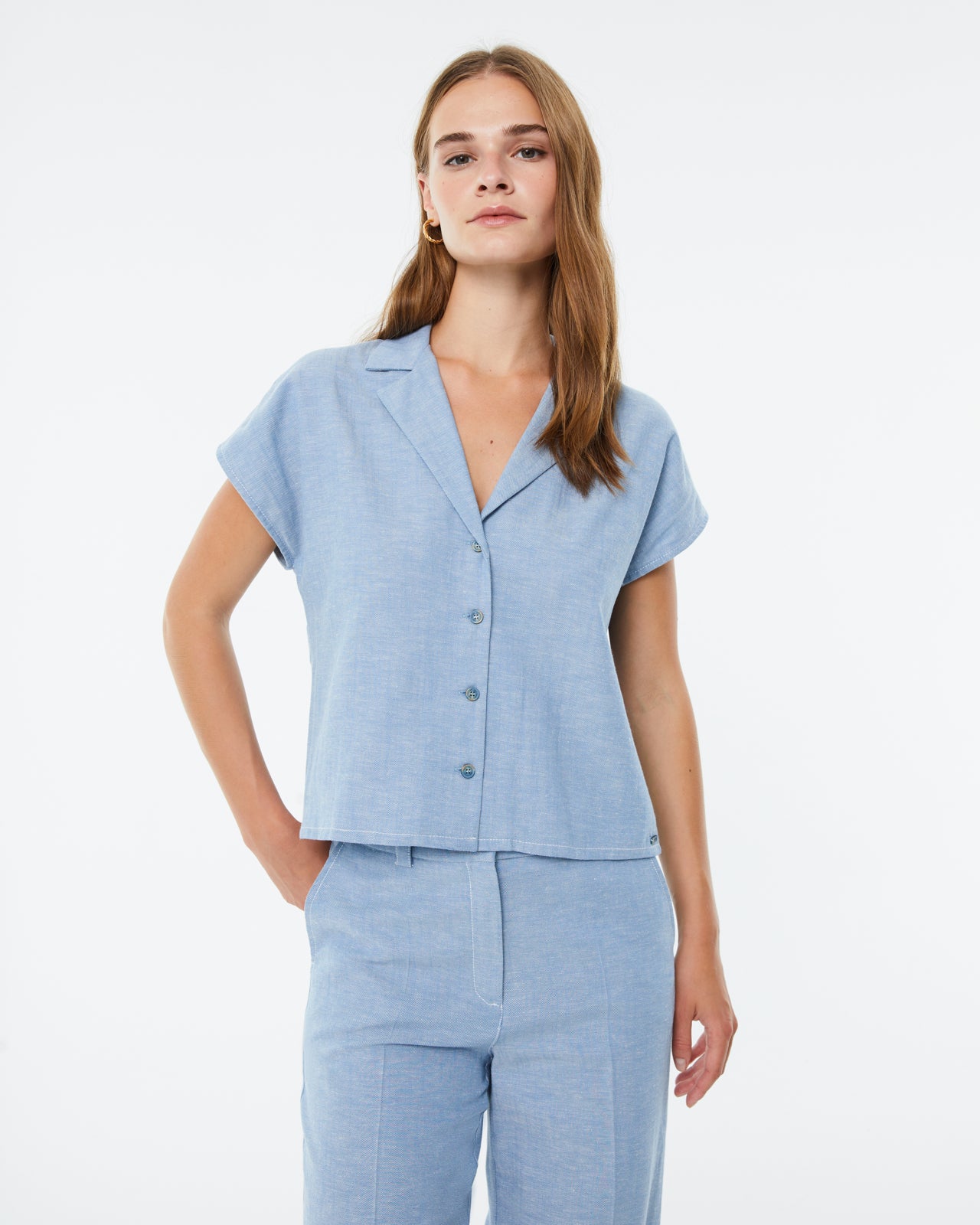 Camisa de algodón con lino de mujer de manga caída y cuello solapa