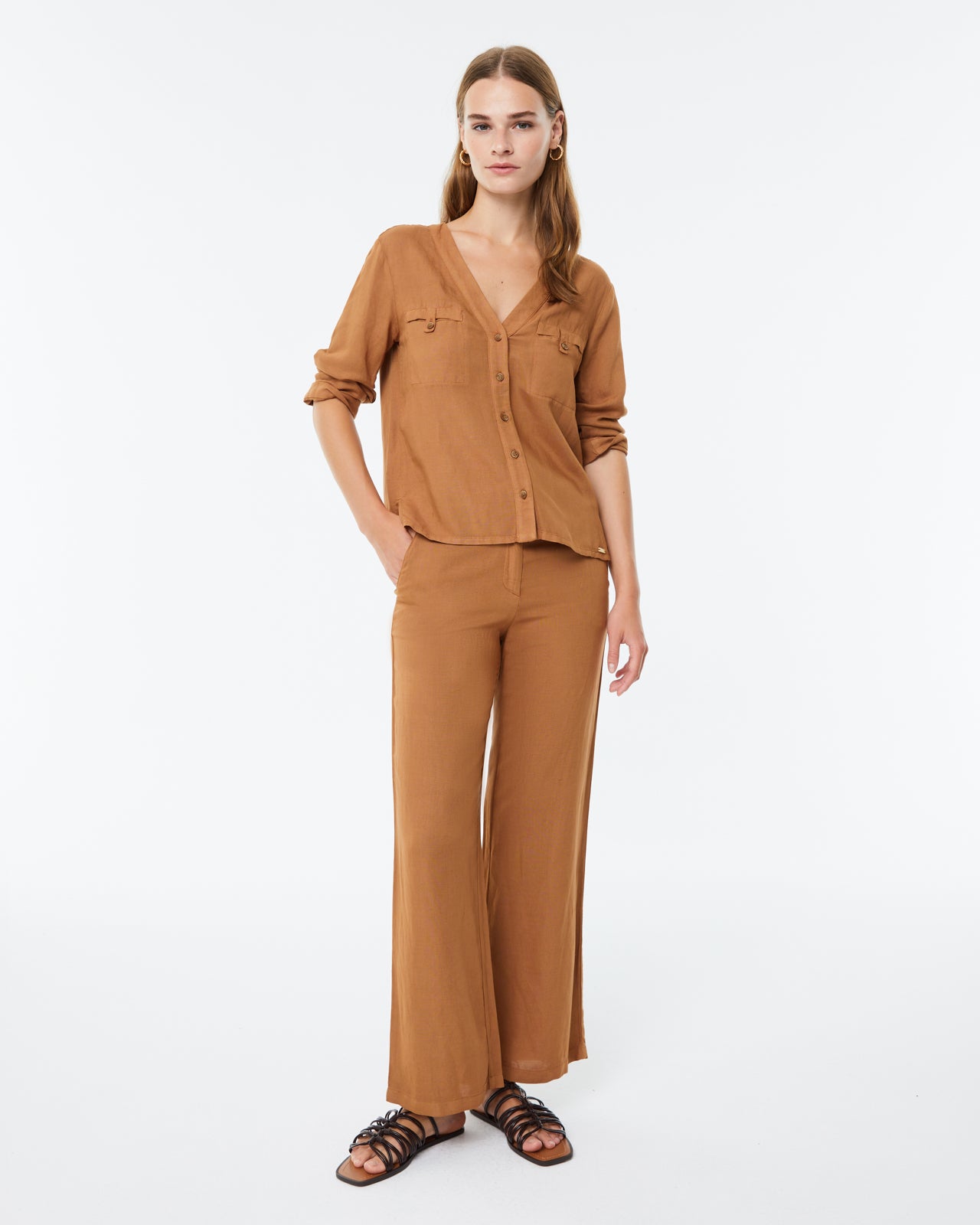 Pantalón de mujer de corte recto y con bolsillos