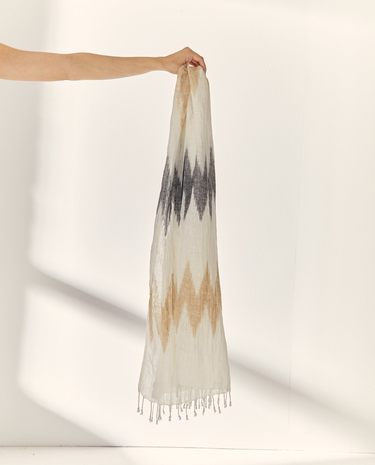 Fular de lino estampado tipo étnico