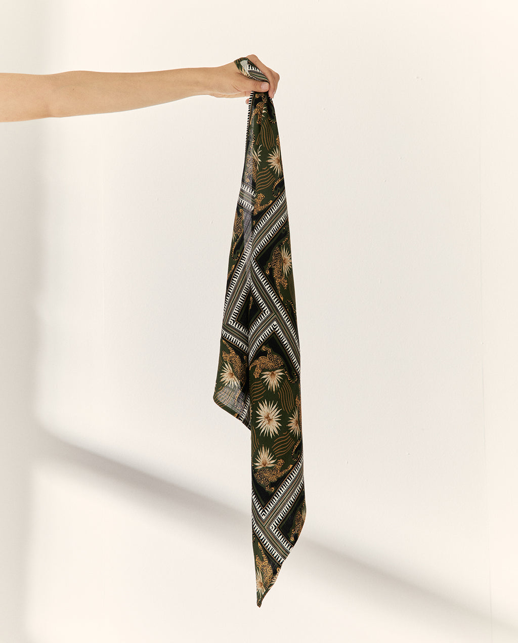 Bandana de viscosa estampado selvático