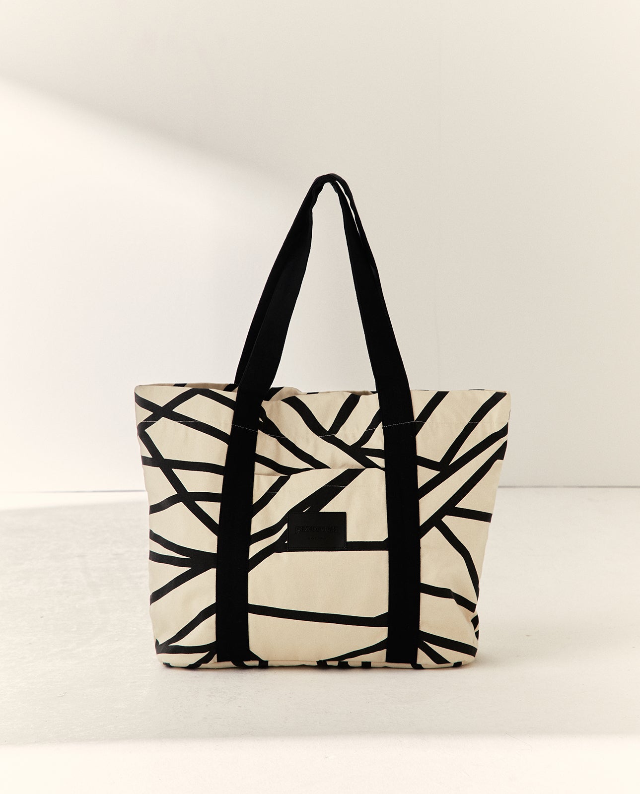 Bolso de hombro shopping estampado geométrico