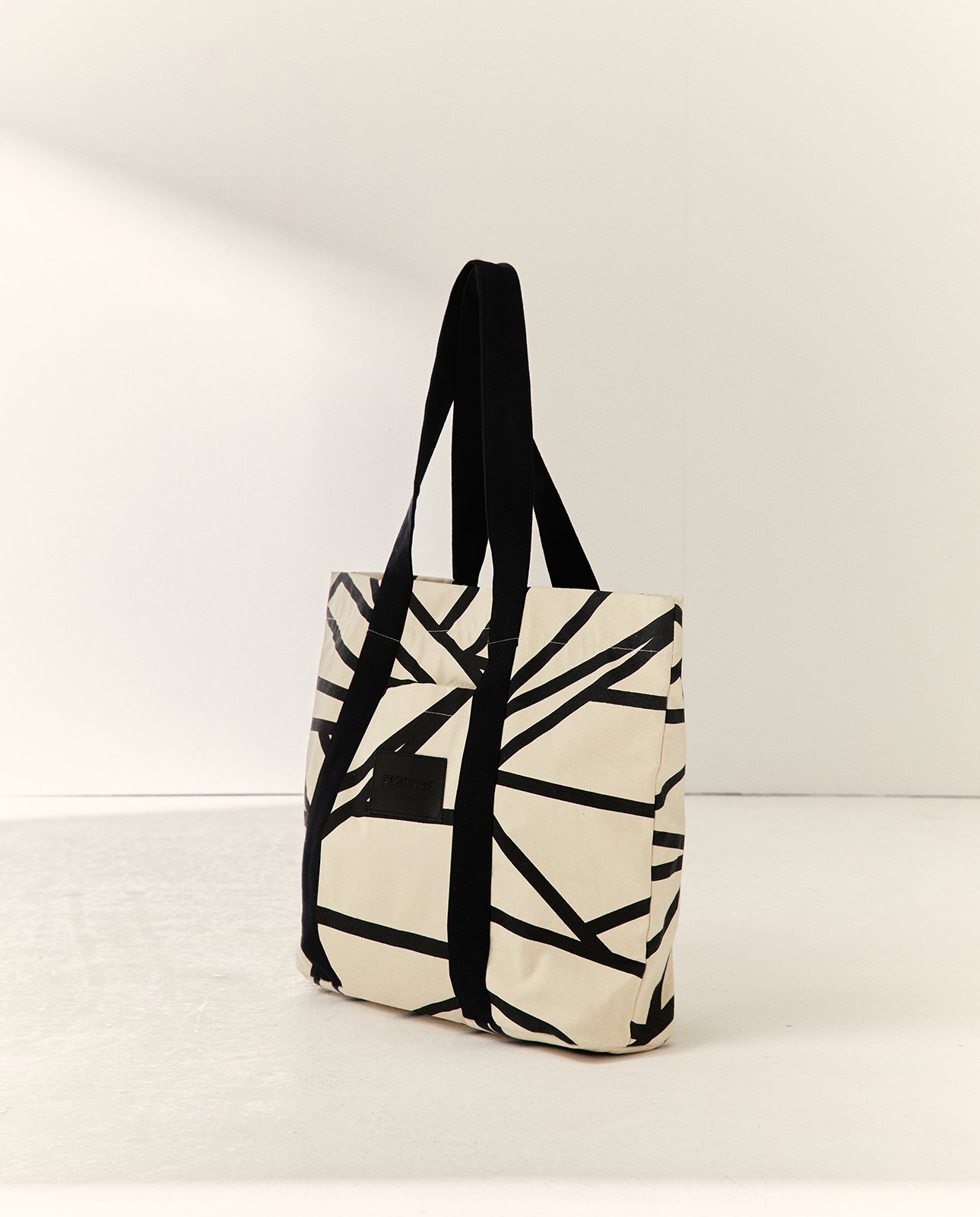 Bolso de hombro shopping estampado geométrico