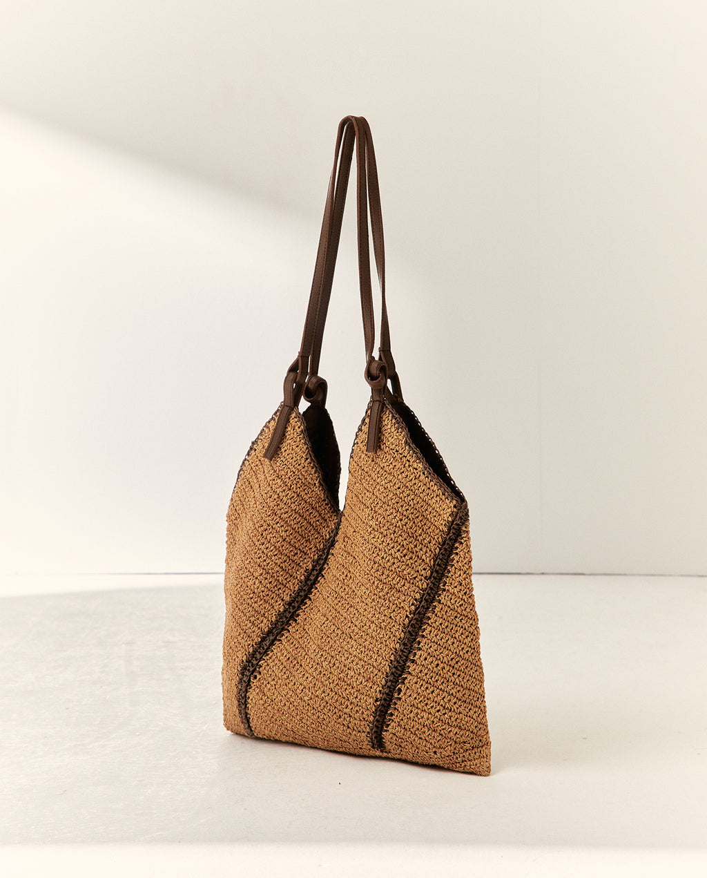 Bolso de hombro efecto rafia