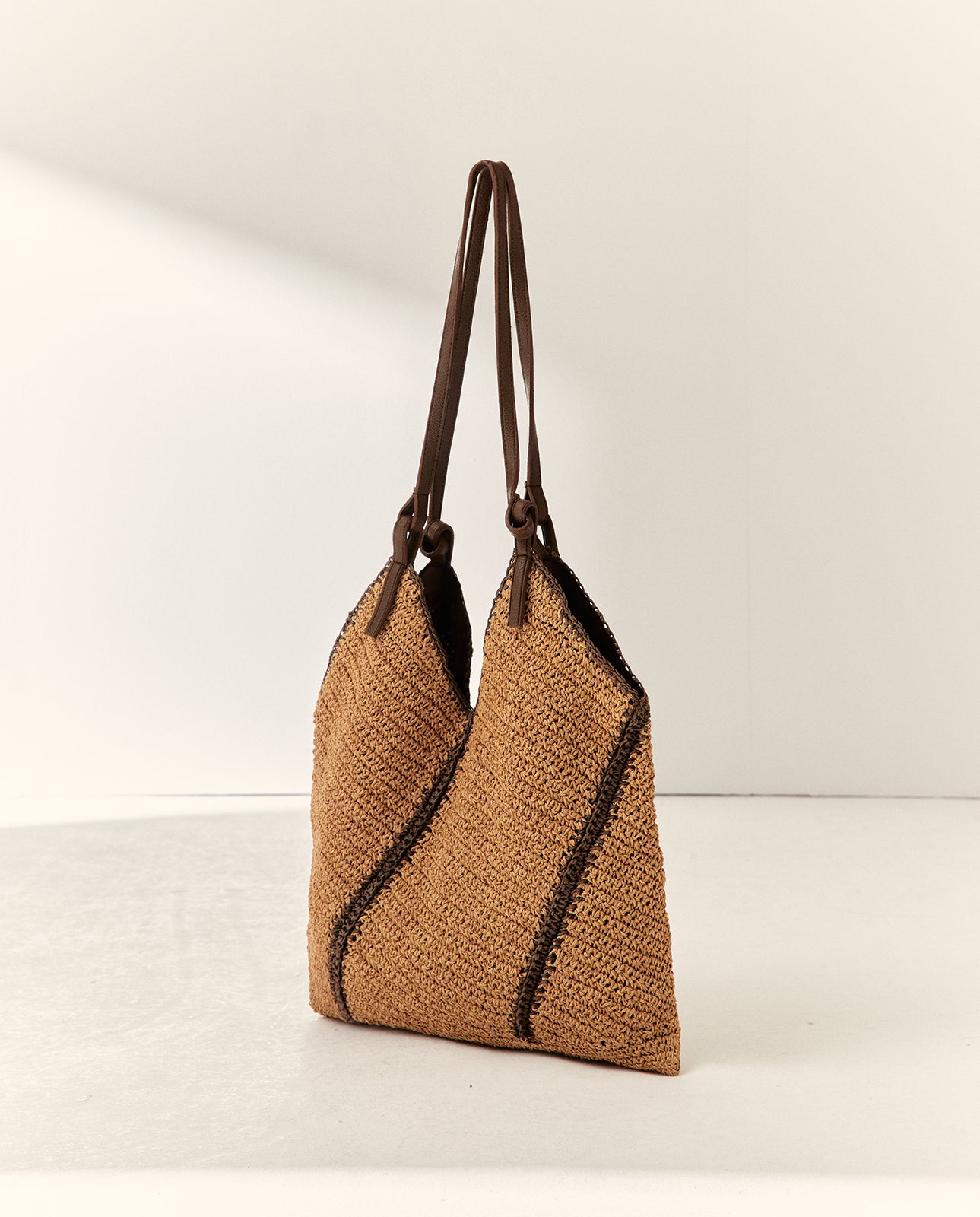 Bolso de hombro efecto rafia