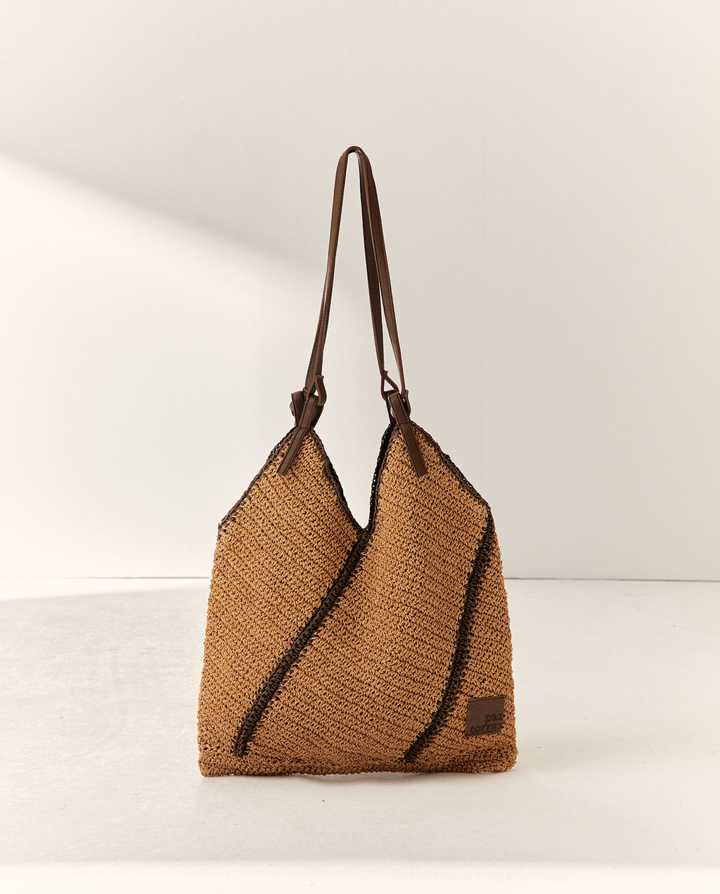 Bolso de hombro efecto rafia