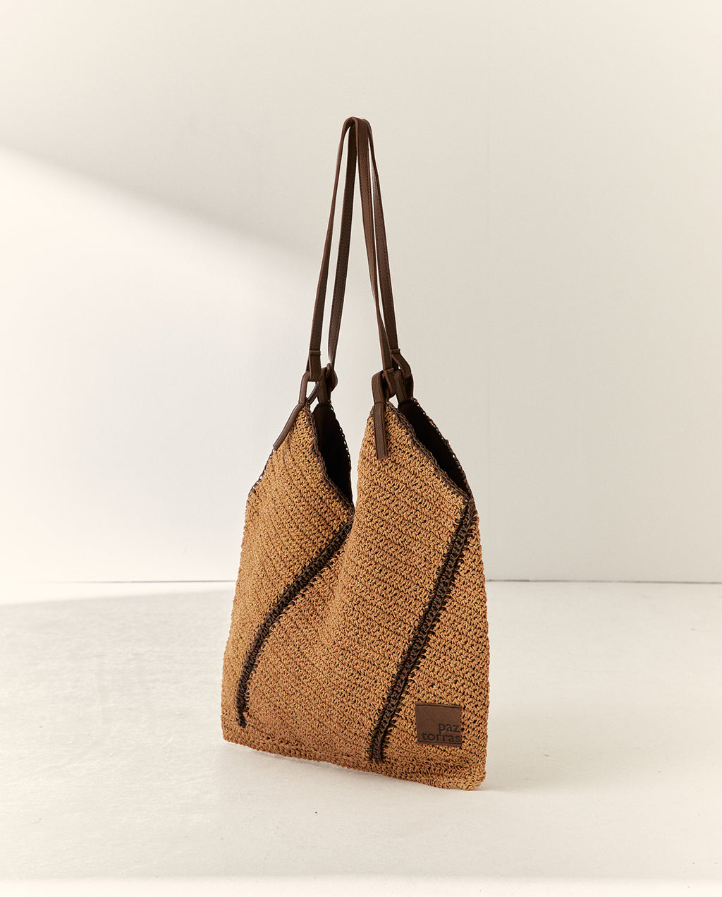 Bolso de hombro efecto rafia