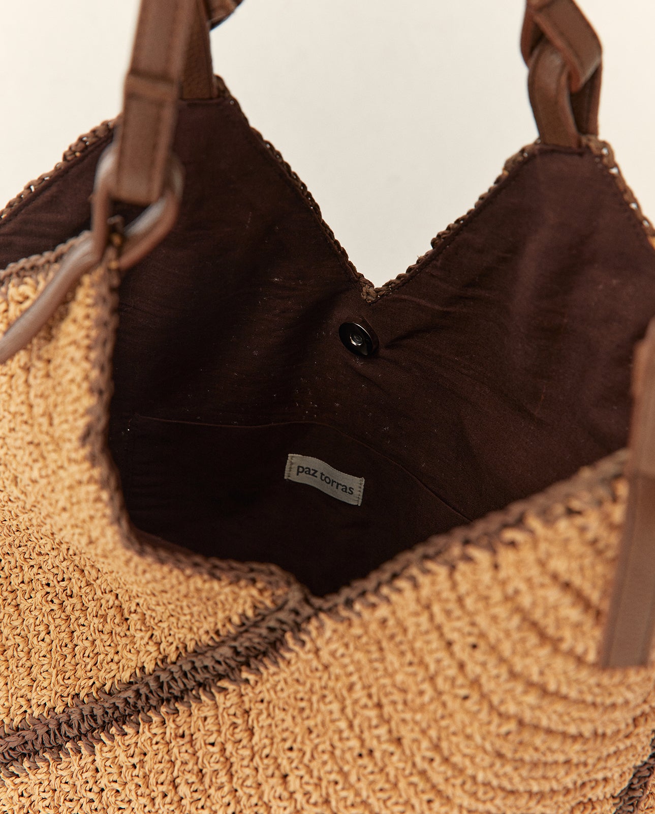 Bolso de hombro efecto rafia