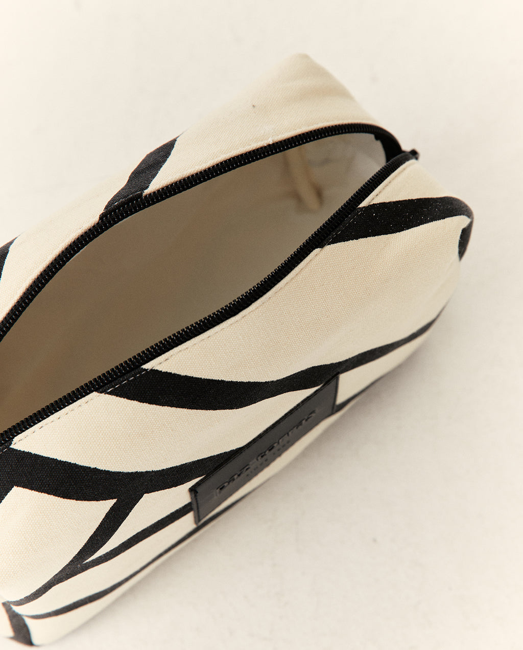 Neceser de Paz Torras, estampado geométrico