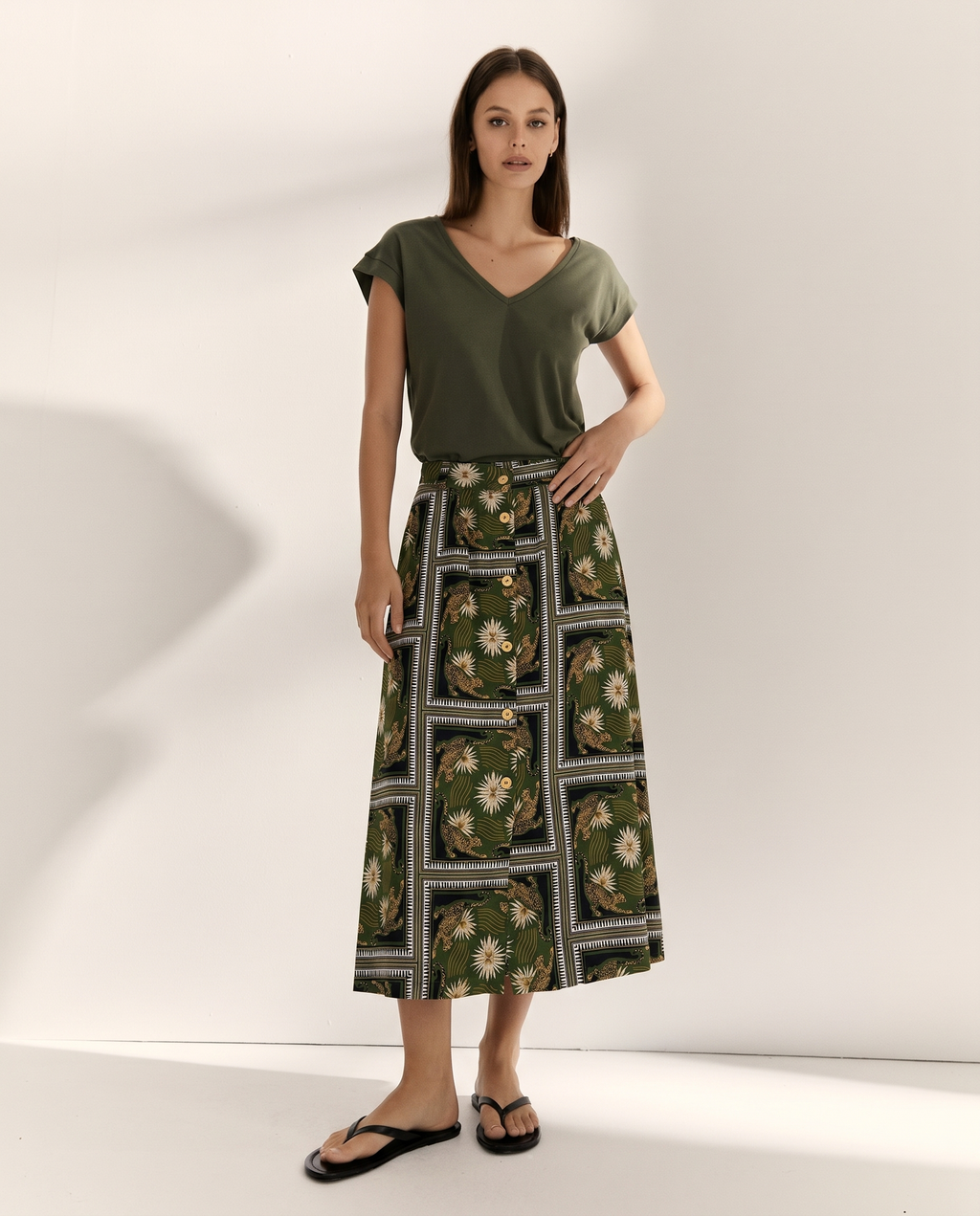 Falda midi estampada con botones