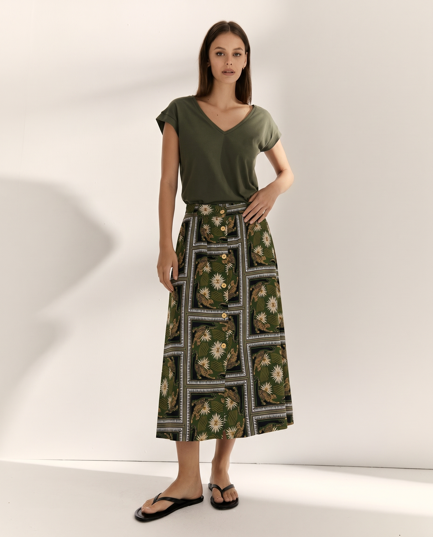 Falda midi estampada con botones