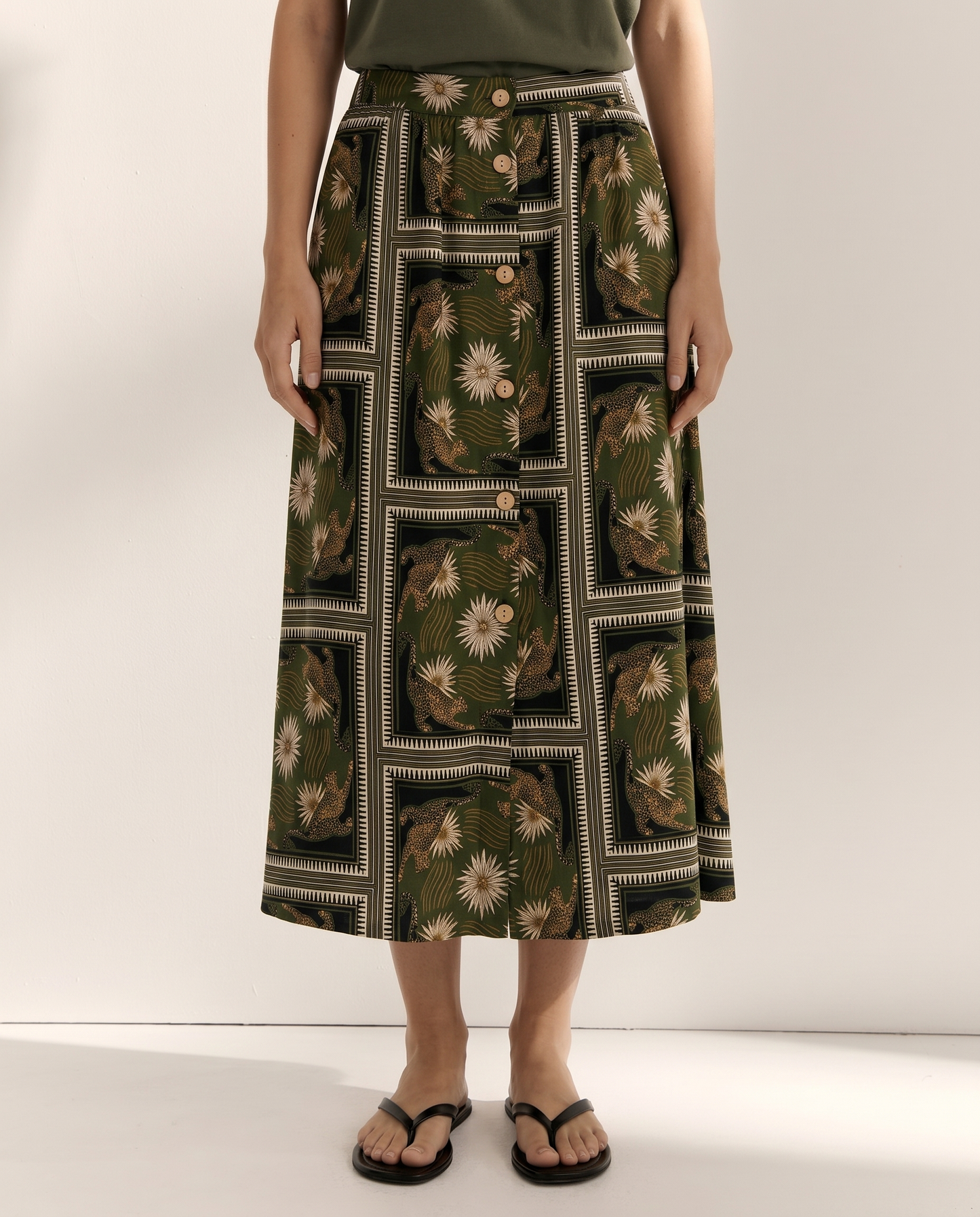 Falda midi estampada con botones