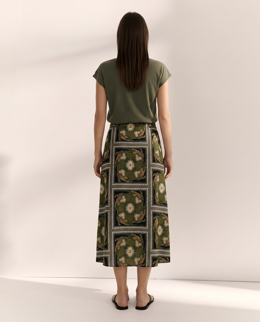 Falda midi estampada con botones