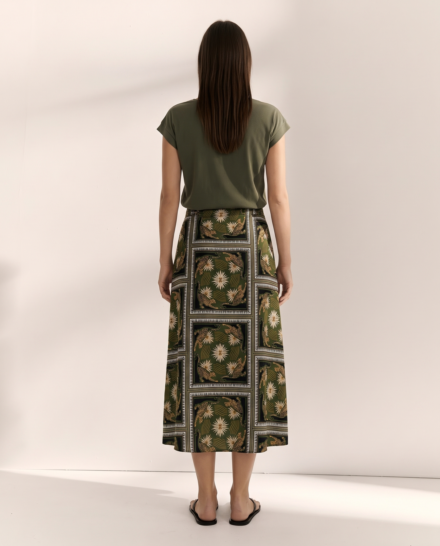 Falda midi estampada con botones