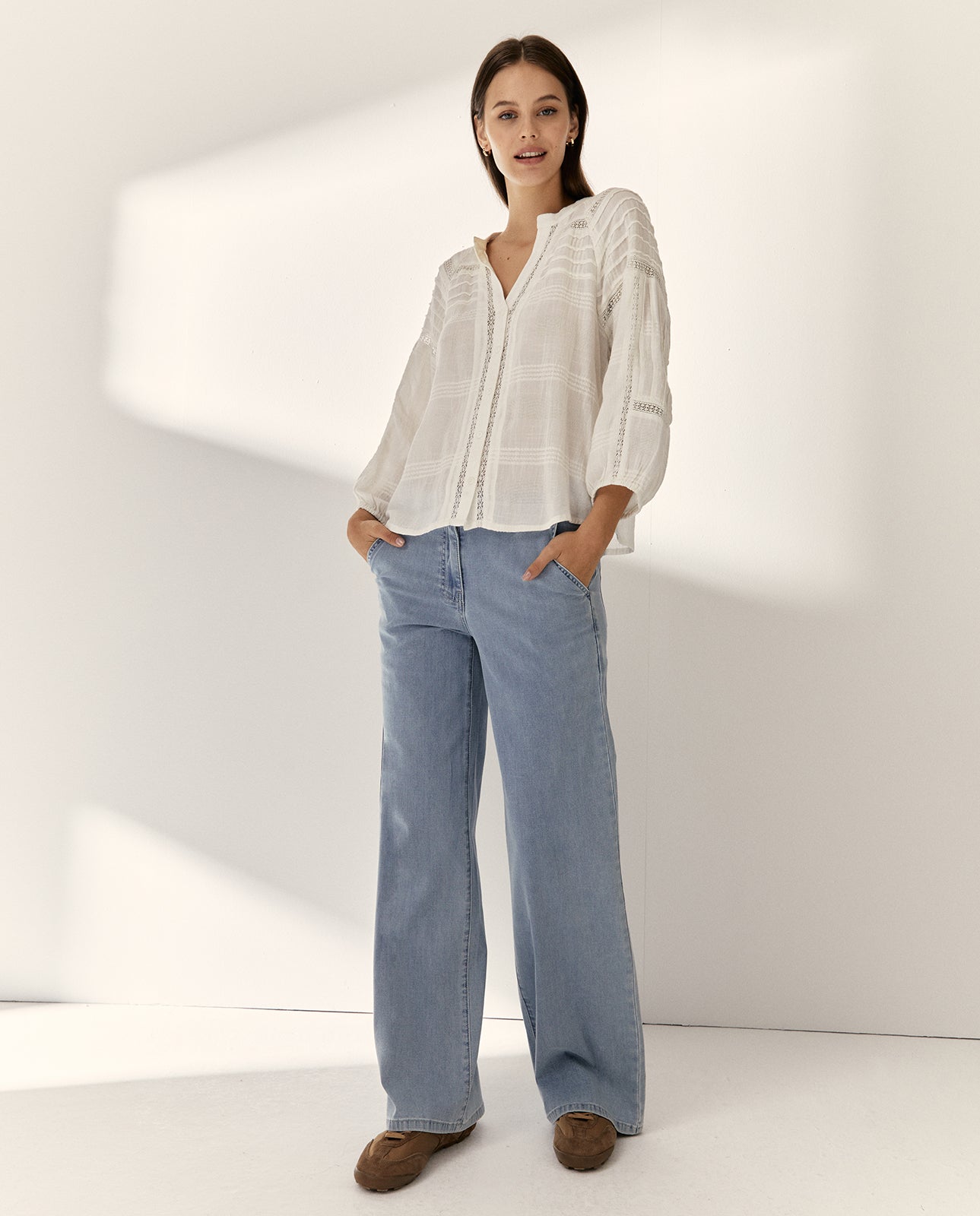 Blusa de mujer cuello pico manga francesa