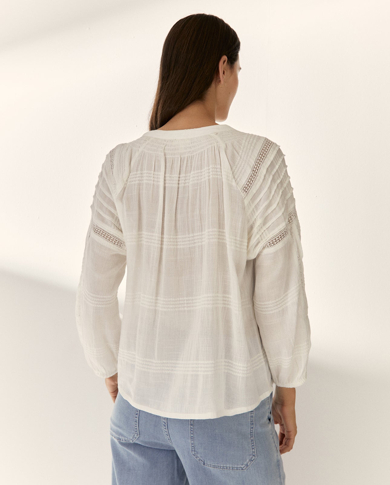 Blusa de mujer cuello pico manga francesa