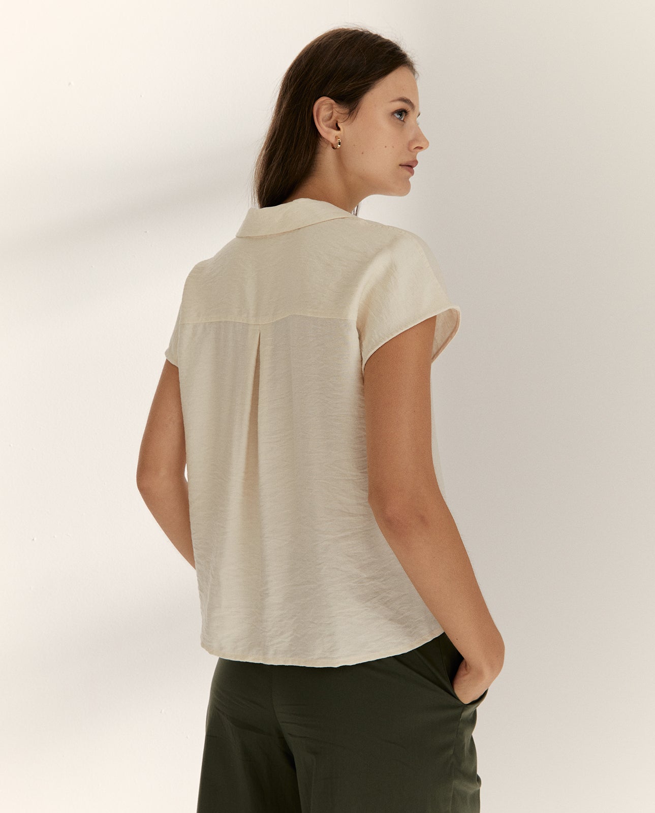 Camisa de mujer manga corta cuello solapa