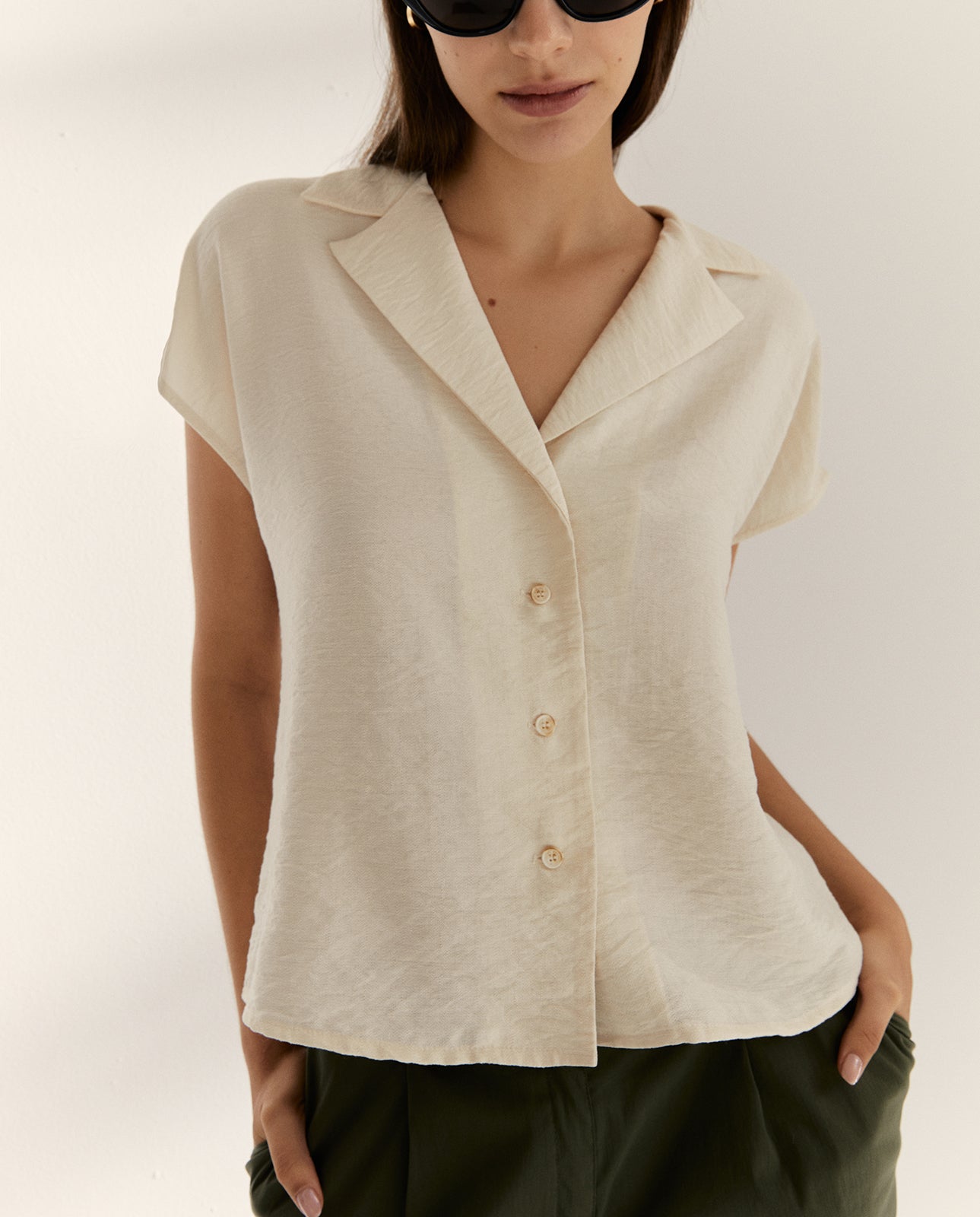 Camisa de mujer manga corta cuello solapa