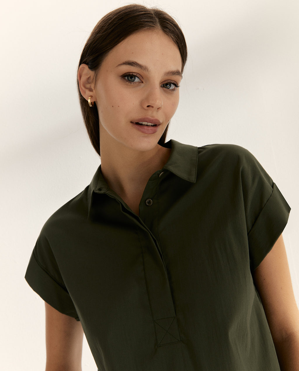 Camisa de mujer popelín elástico manga corta cuello camisero