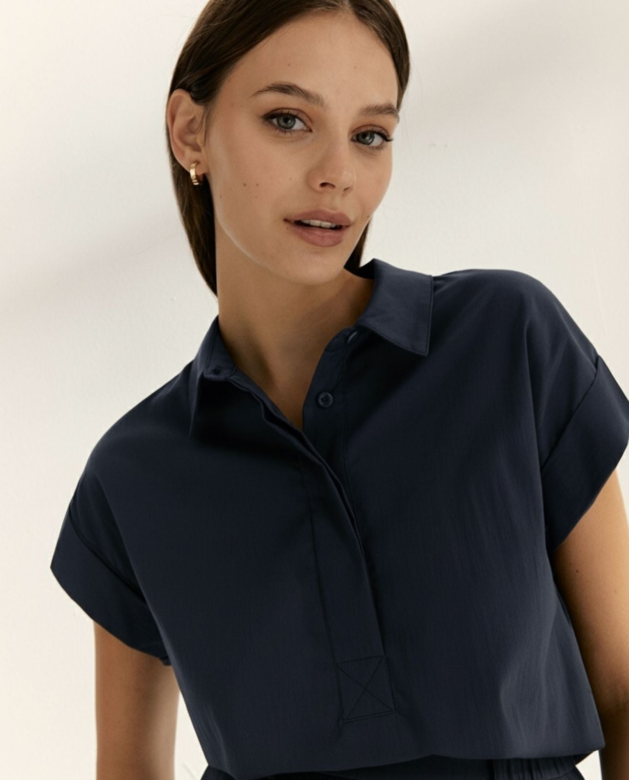 Camisa de mujer popelín elástico manga corta cuello camisero