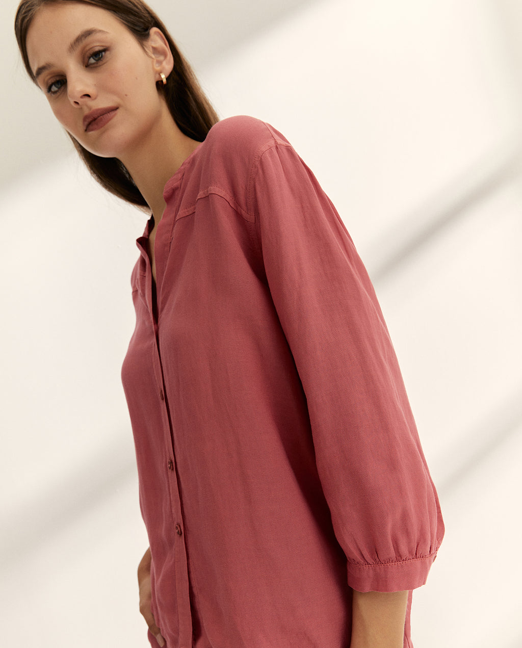 Camisa de mujer cuello mao pico manga francesa