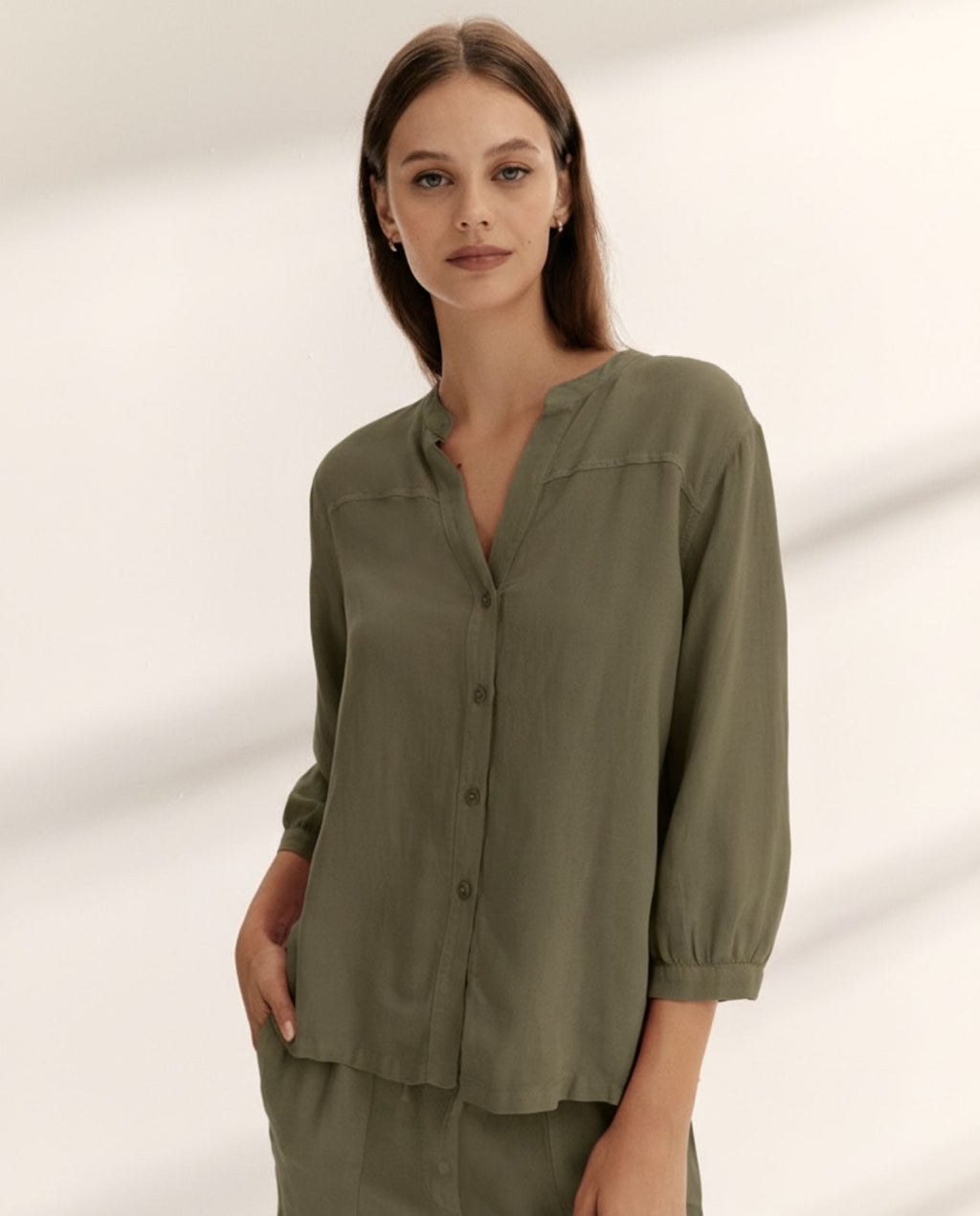 Camisa de mujer cuello mao pico manga francesa