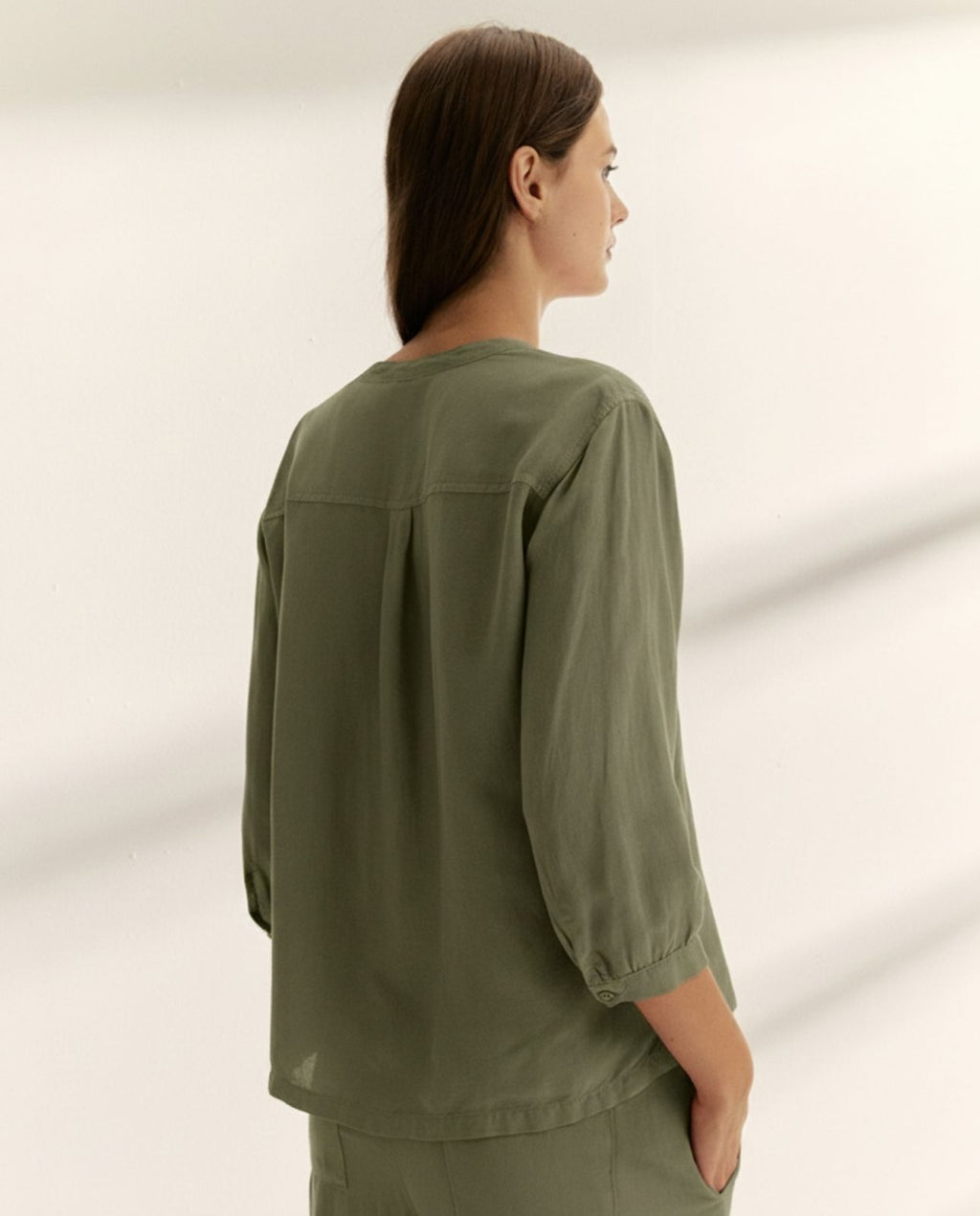 Camisa de mujer cuello mao pico manga francesa