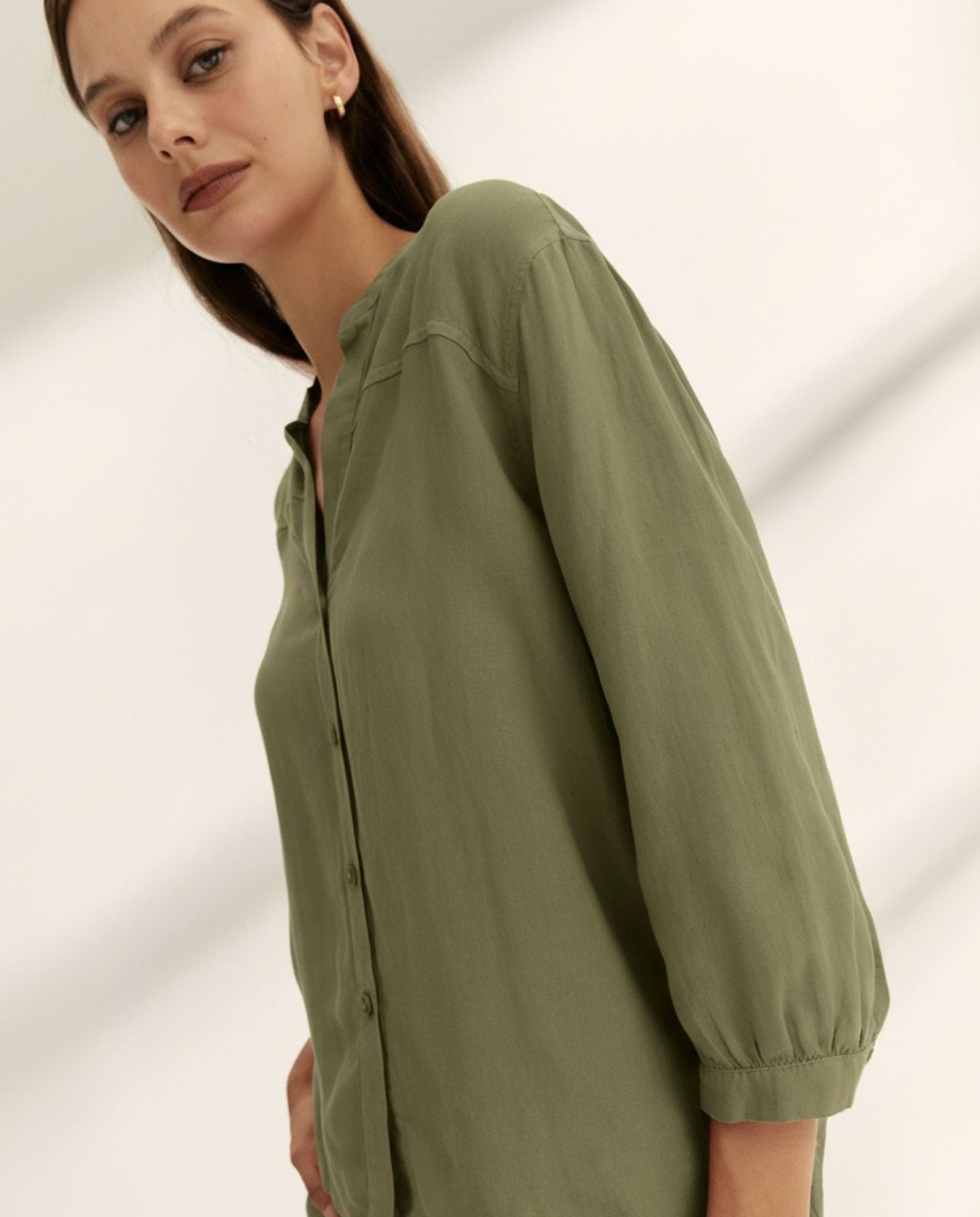 Camisa de mujer cuello mao pico manga francesa