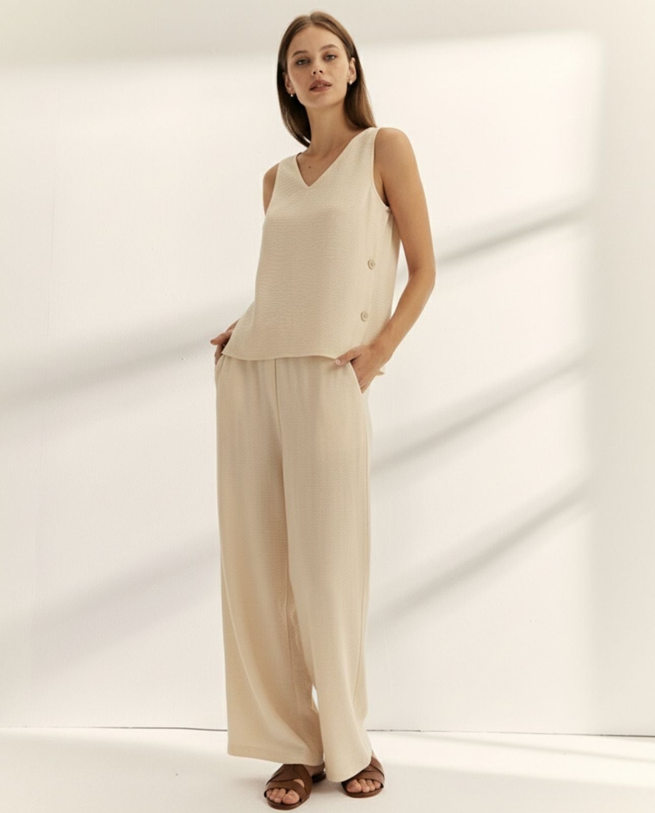 Blusa de mujer cuello pico sin mangas